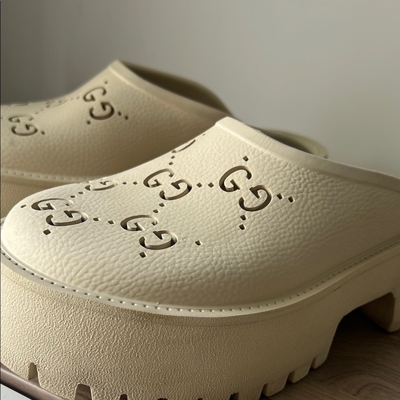 Gucci Beige Platform Clogs - Picture 4 of 8